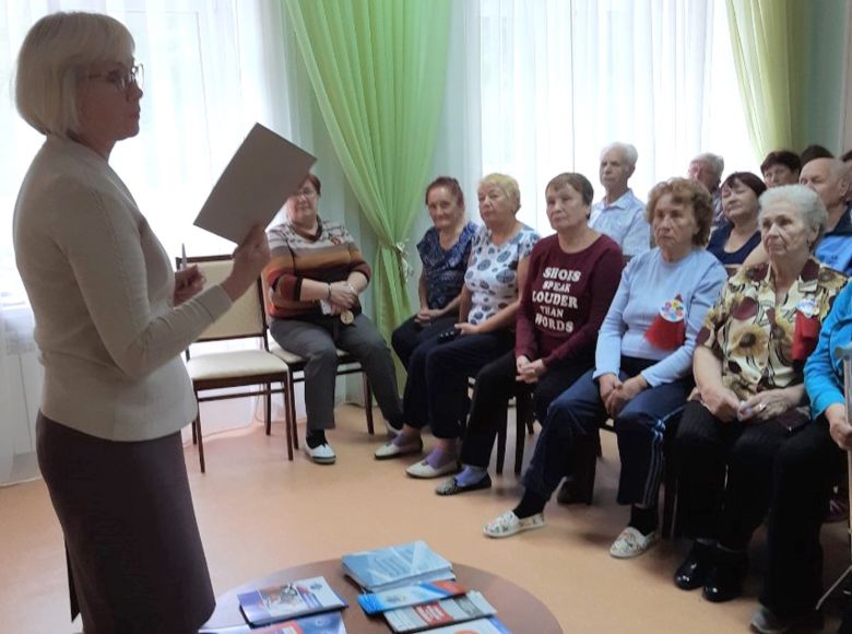Как преодолеть бедность? Пожилым ульяновцам рассказали о соцкартах и социальных контрактах