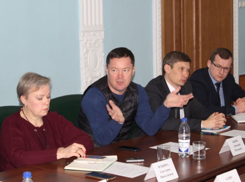 Незаконные парковки и нарушение тишины. В Ульяновске обсудили первые результаты изменений в региональном законодательстве