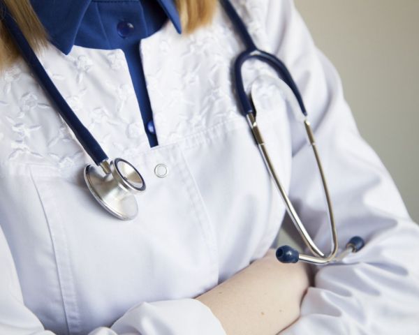 Правительство Ульяновской области установило ежемесячные социальные выплаты медицинским работникам
