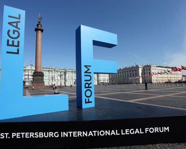Президент областной Нотариальной палаты Венеря Браташова приняла участие в Петербургском международном юридическом форуме