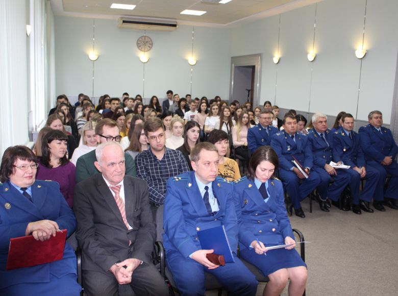 «Пропускаем через собственное сердце». Будущие юристы посетили прокуратуру Ульяновской области