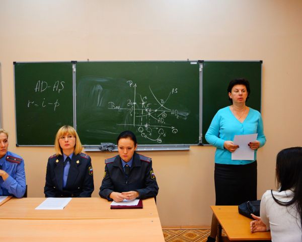 Студенты юридического факультета УлГУ встретились с представителями УМВД России по Ульяновской области