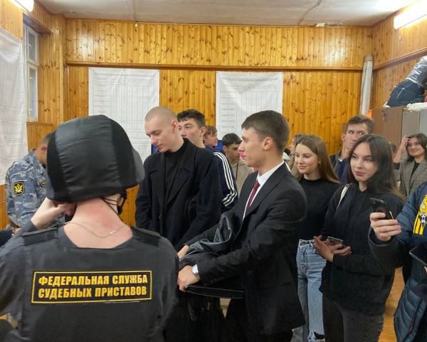 Традиционный  День открытых дверей. Ульяновские студенты посетили судебных приставов
