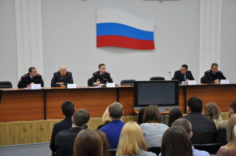 Будущие юристы Ульяновска ознакомились с системой работы в органах внутренних дел