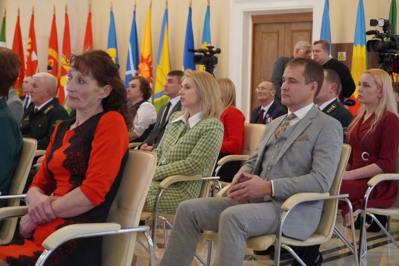 Церемония вручения свидетельств о занесении на региональную Доску почёта прошла в Ульяновской области