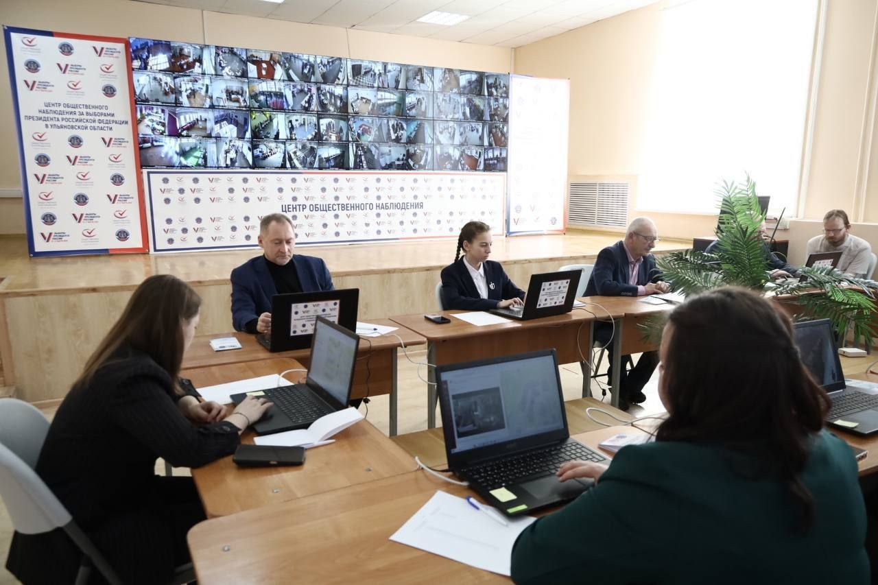 Губернатор Ульяновской области осмотрел работу Регионального Центра общественного наблюдения за выборами Президента Российской Федерации