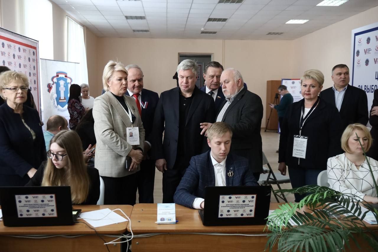 Губернатор Ульяновской области осмотрел работу Регионального Центра общественного наблюдения за выборами Президента Российской Федерации