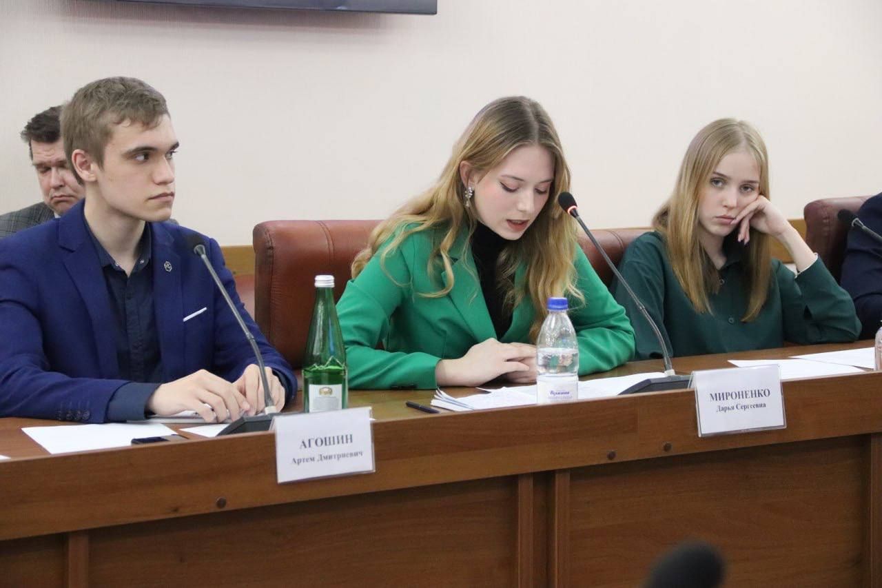 Молодые депутаты представили свои законодательные инициативы