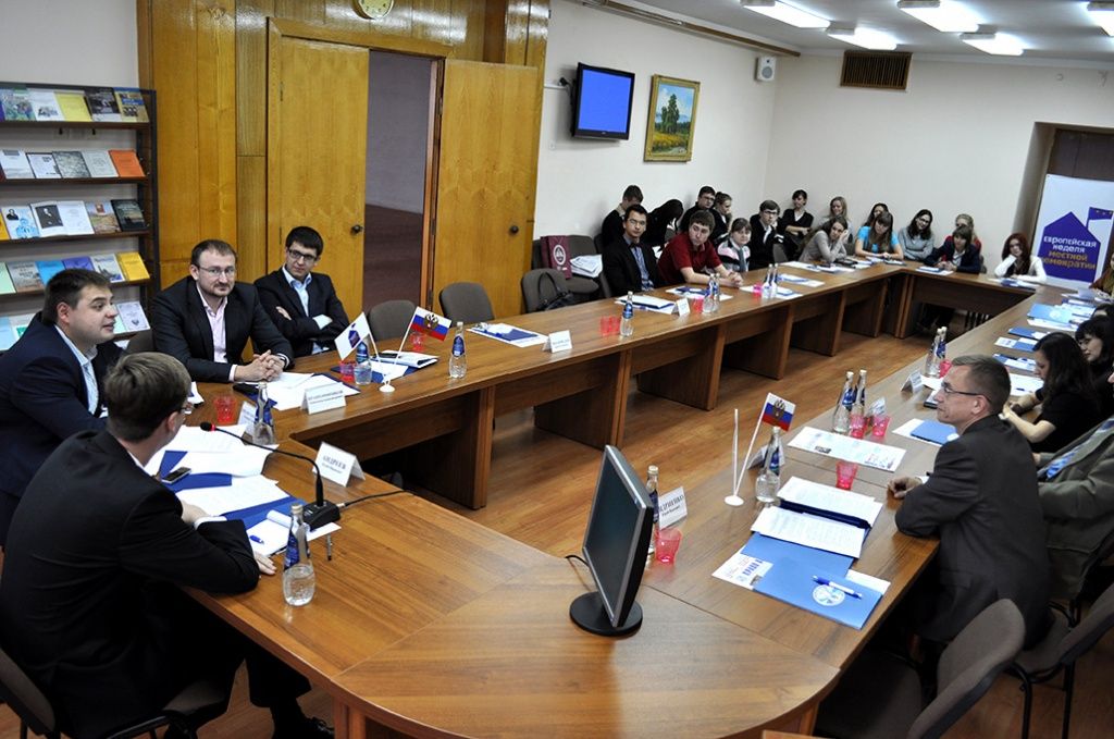 На круглом столе обсудили изменения в законодательстве и итоги муниципальных выборов