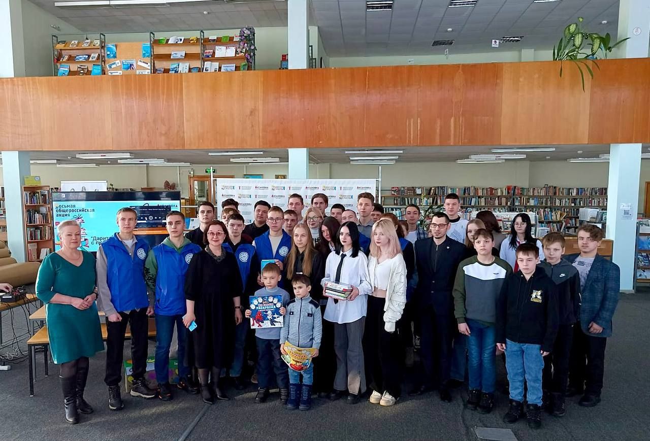 Председатель Исполкома Ульяновского реготделения приняла участие в восьмой общероссийской акции “Дарите книги с любовью”