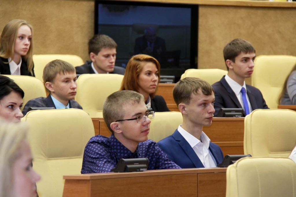 Председатель Законодательного Собрания Ульяновской области Анатолий Бакаев встретился со студентами-первокурсниками юридических факультетов