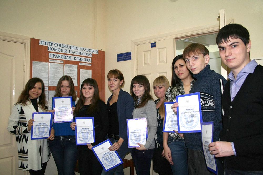 Студенты-юристы награждены сертификатами признательности