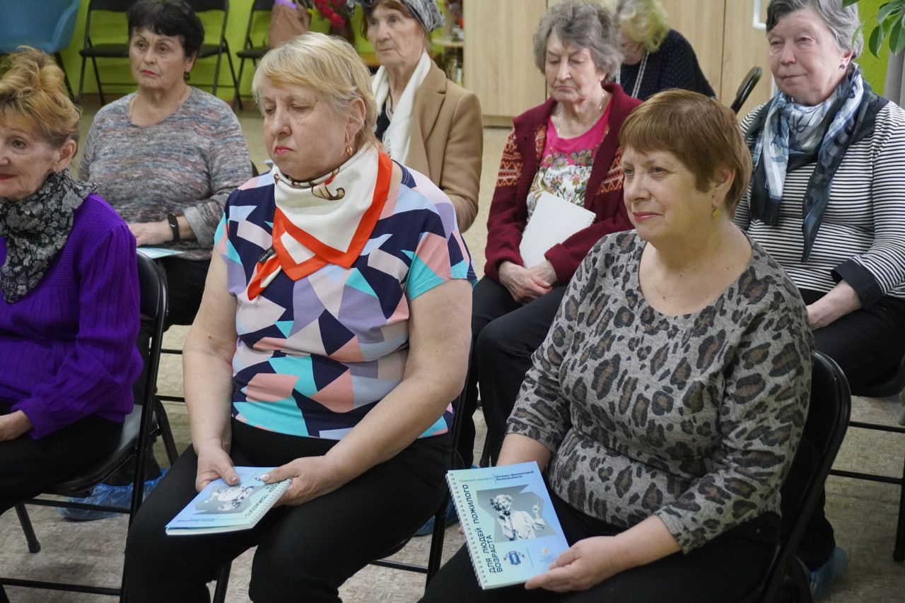 Ульяновские пенсионеры уверенно шагают в цифровую эпоху: проект «Правовой марафон: Основы финансовой безопасности для людей пожилого возраста» набирает обороты