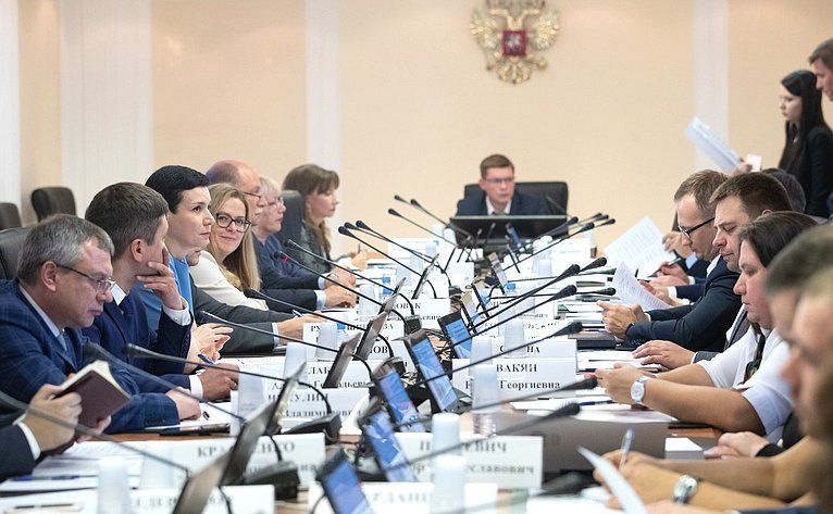 В Совфеде обсудили «Цифровой контур системы правового просвещения в РФ» – с участием региональных экспертов АЮР