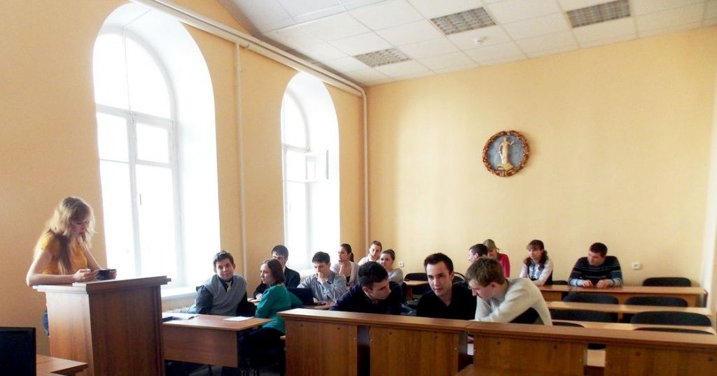 В УлГУ состоялись дебаты студентов-юристов
