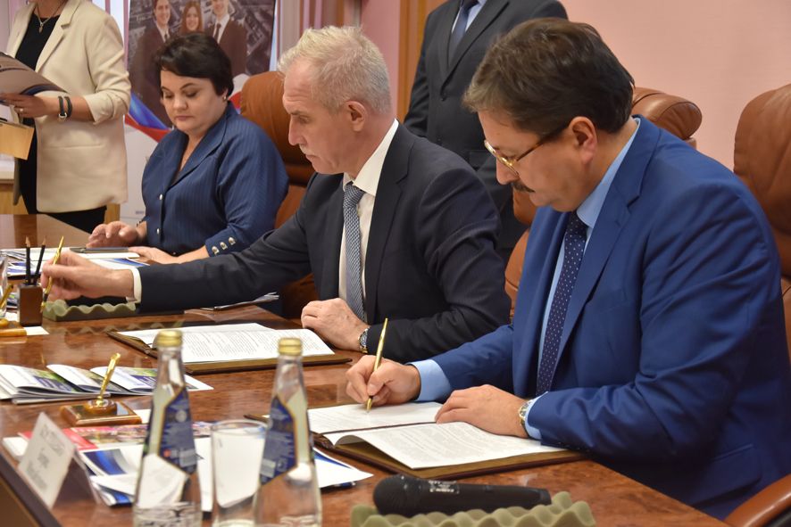 В Ульяновской области подписали соглашение о создании Центра мониторинга правоприменения и правового просвещения