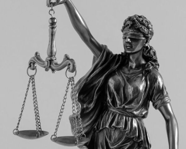 Поздравляем с Днём российской адвокатуры!