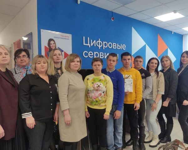Члены Ульяновского регионального отделения делятся с молодёжью  правовыми знаниями