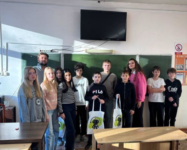 Лучший подарок – это знания: о безопасности в сети для юных гимназистов