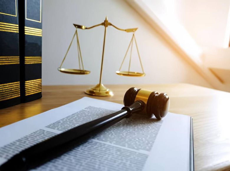 О столкновении с мошенниками, разрешении спора с управляющей компанией и установлении родственных отношений: подборка успешных дел Ульяновских юристов