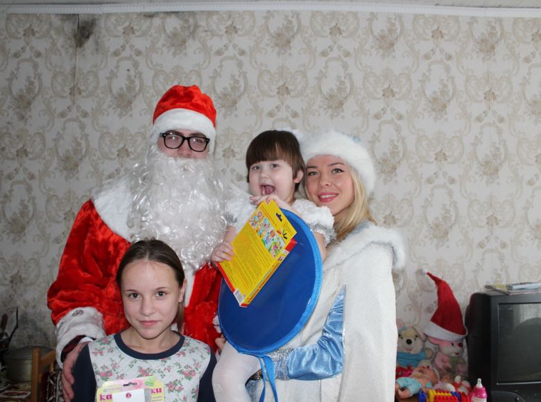 «Подарили новогоднее настроение»: ульяновские юристы поздравили многодетные семьи