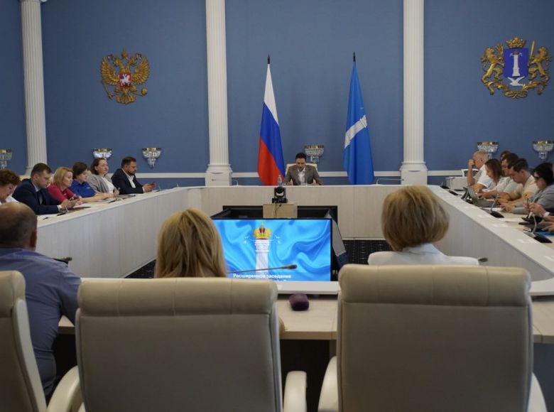 С заботой о благополучии региона: в Ульяновске прошло расширенное заседание комиссии по законопроектной деятельности