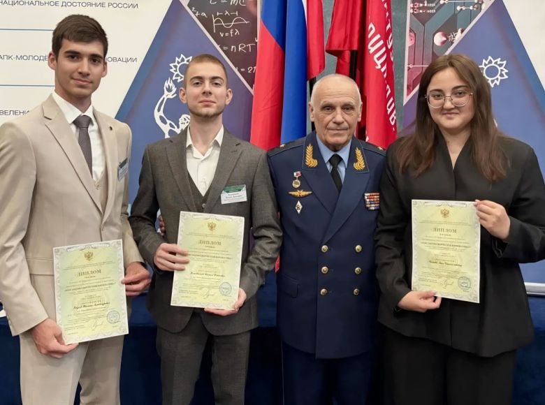 Снова лучшие! Юные законотворцы Ульяновска стали призёрами очного этапа Всероссийского конкурса «Моя законотворческая инициатива»