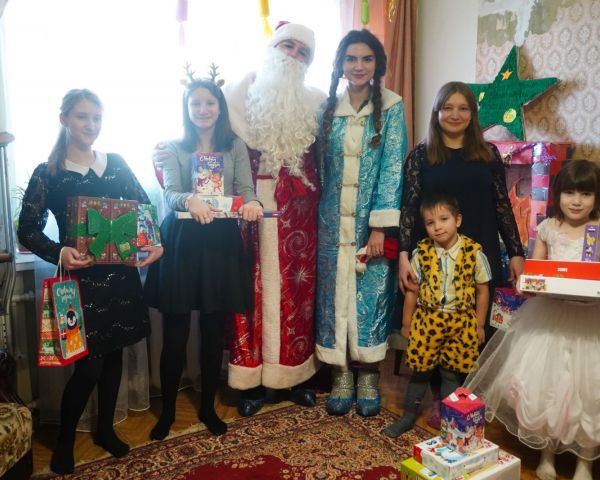 «В Новый год – без Юрзабот!» Ульяновские юристы поздравили детей из многодетных и малообеспеченных семей.
