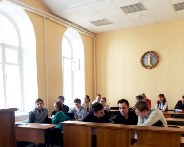 В УлГУ состоялись дебаты студентов-юристов