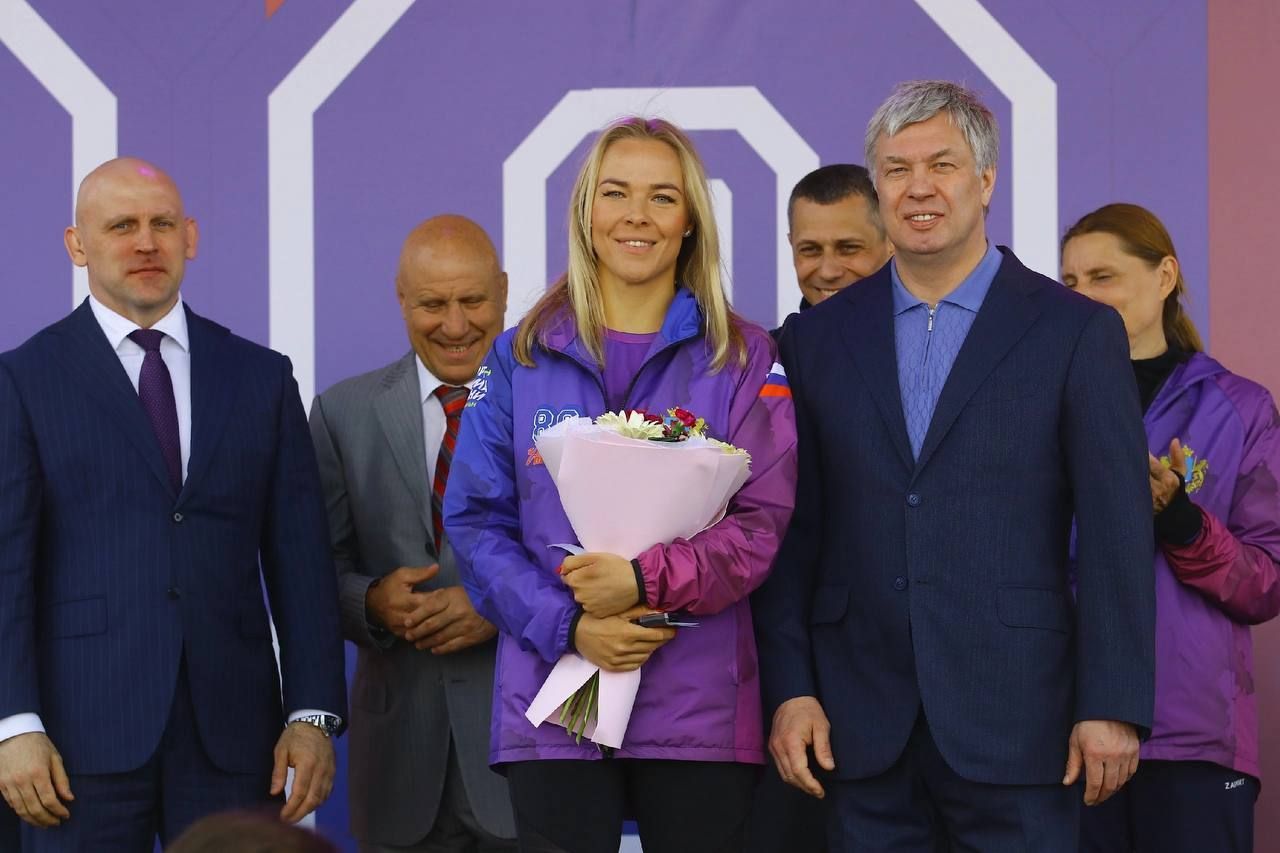 Член Совета Ульяновского регионального отделения Ассоциации юристов России Татьяна Хаханина приняла участие в Юбилейной Всероссийской легкоатлетической эстафете Член Совета Ульяновского регионального отделения Ассоциации юристов России Татьяна Хаханина приняла участие в Юбилейной Всероссийской легкоатлетической эстафете
