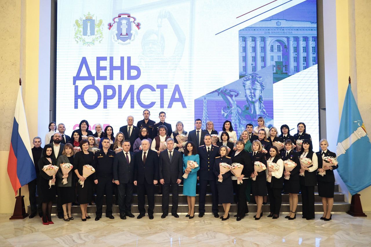 Губернатор Ульяновской области Алексей Русских наградил лучших юристов региона