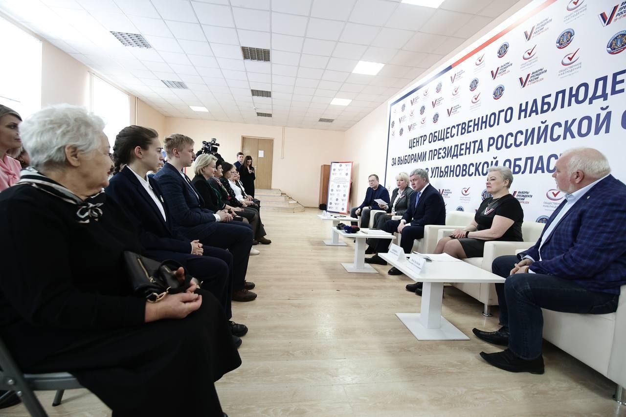 Губернатор Ульяновской области Алексей Русских поблагодарил общественных наблюдателей за работу на выборах Президента РФ Губернатор Ульяновской области Алексей Русских поблагодарил общественных наблюдателей за работу на выборах Президента РФ