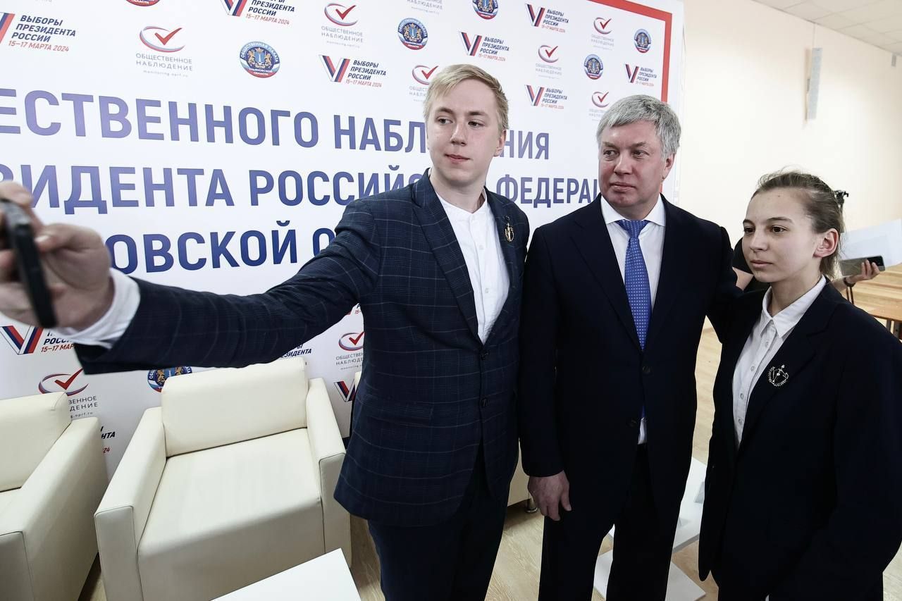 Губернатор Ульяновской области Алексей Русских поблагодарил общественных наблюдателей за работу на выборах Президента РФ Губернатор Ульяновской области Алексей Русских поблагодарил общественных наблюдателей за работу на выборах Президента РФ