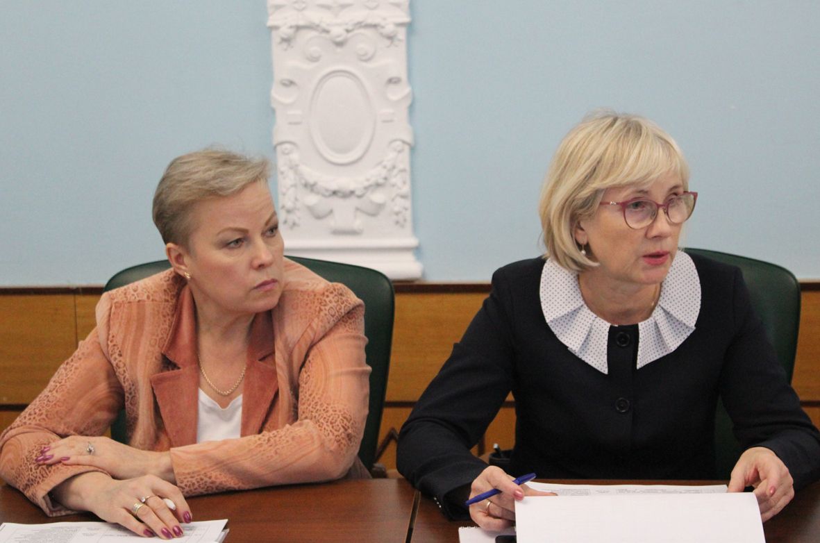 Министры идут в школы и вузы: Ульяновская область готовится к 25-летию Конституции РФ
