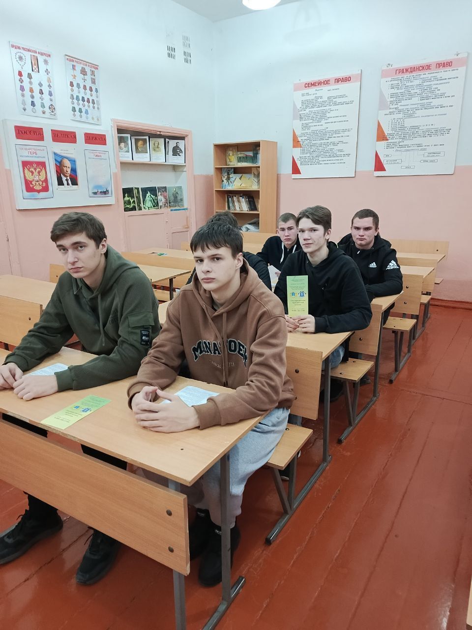 Мы против коррупции! Ульяновские юристы провели ряд антикоррупционных мероприятий для юных жителей региона Мы против коррупции! Ульяновские юристы провели ряд антикоррупционных мероприятий для юных жителей региона