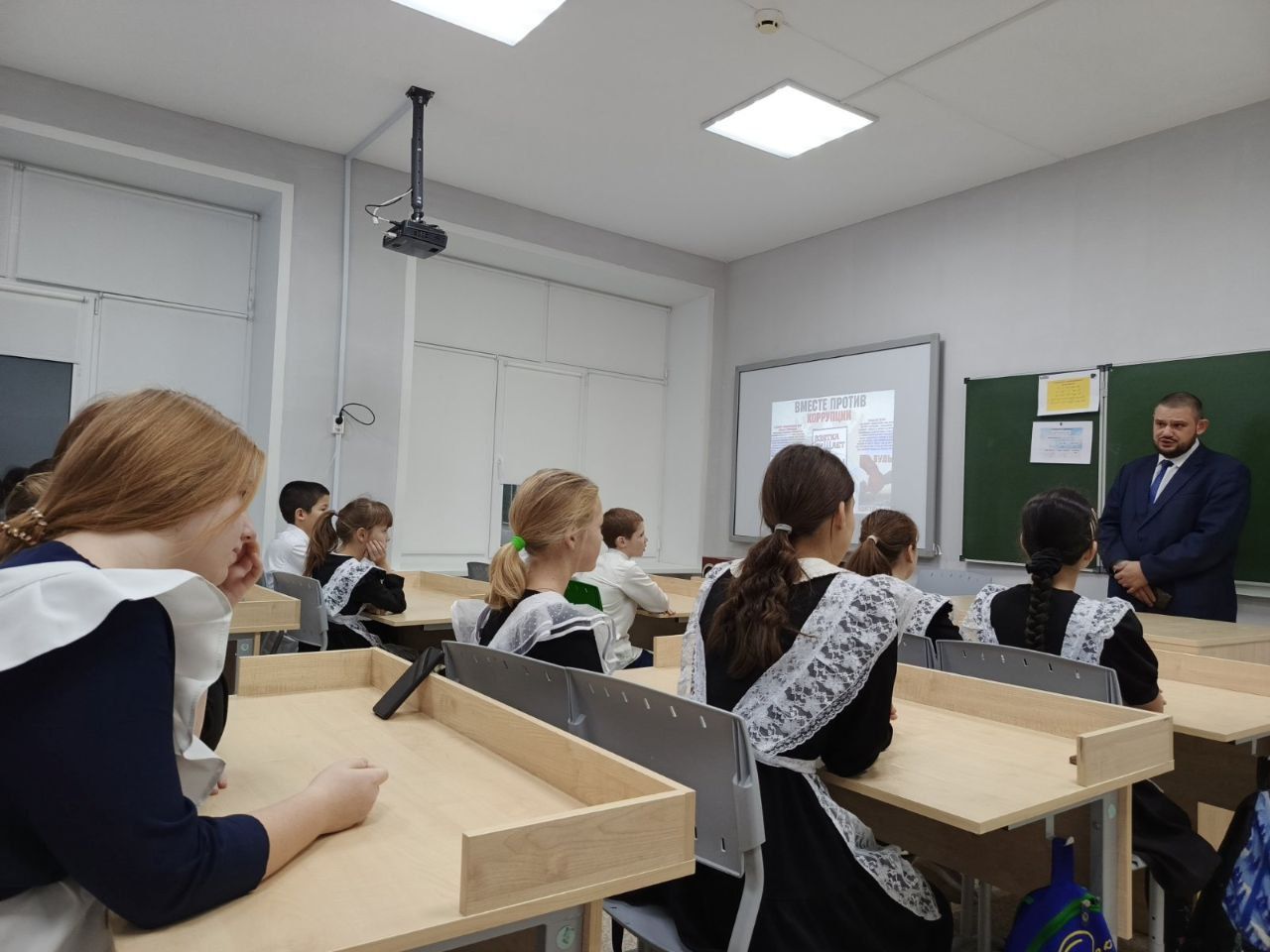 Мы против коррупции! Ульяновские юристы провели ряд антикоррупционных мероприятий для юных жителей региона Мы против коррупции! Ульяновские юристы провели ряд антикоррупционных мероприятий для юных жителей региона