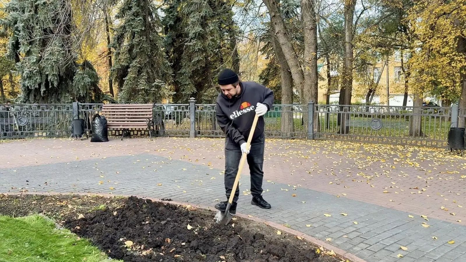 Осенний субботник ко Дню отца