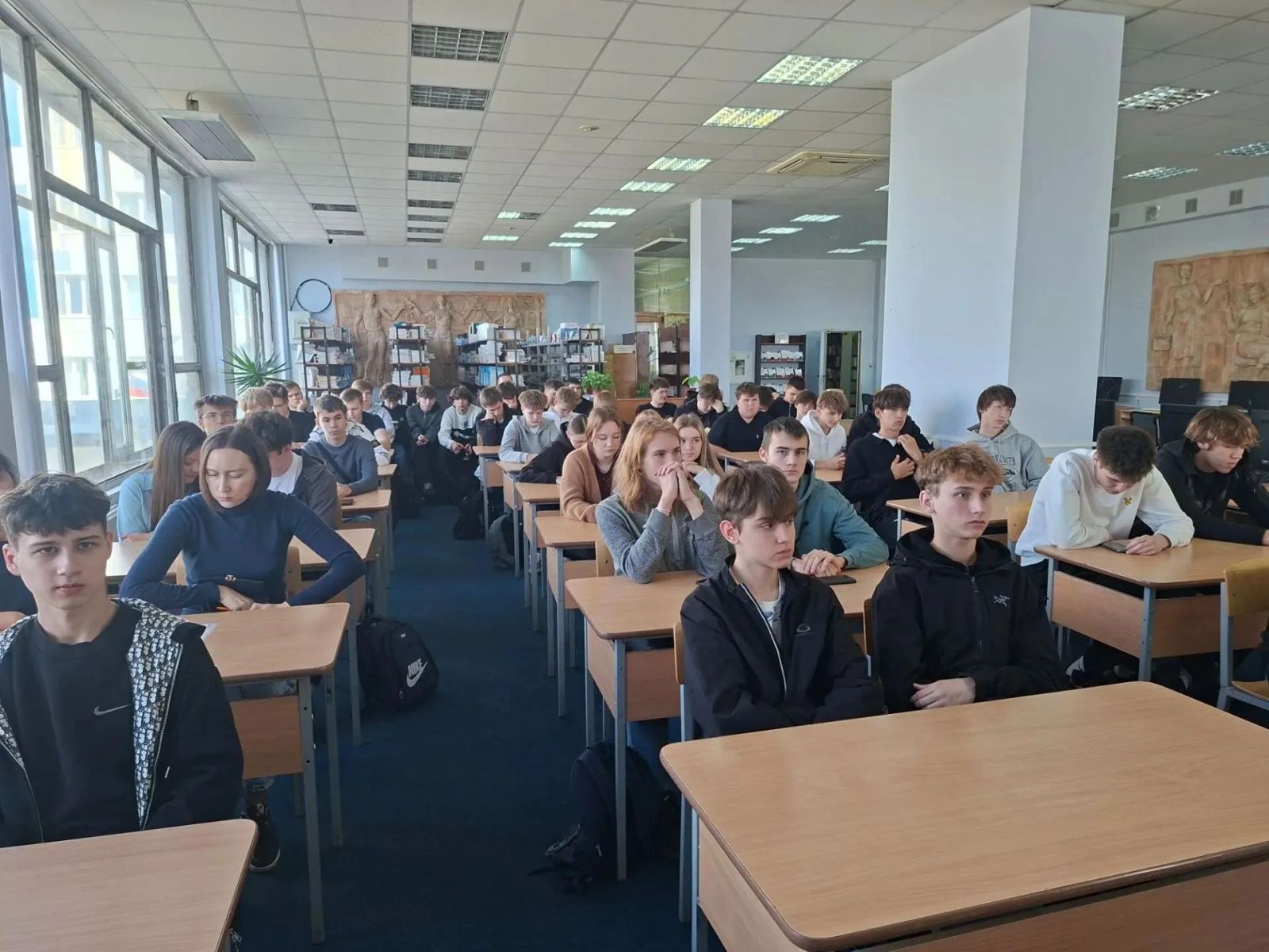 Осторожно, цифровая ловушка! О безопасности в век нейросетей и ложной информации