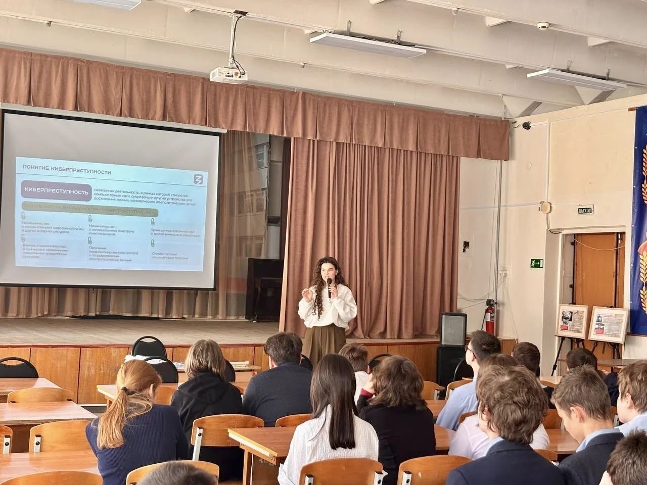 Подросток в сети: всё, что нужно знать о киберпространстве