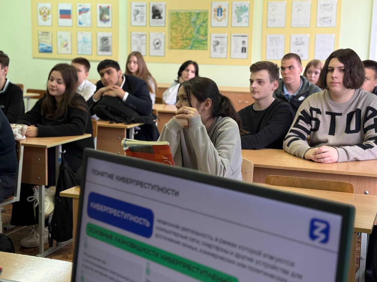 Подросток в сети: всё, что нужно знать о киберпространстве