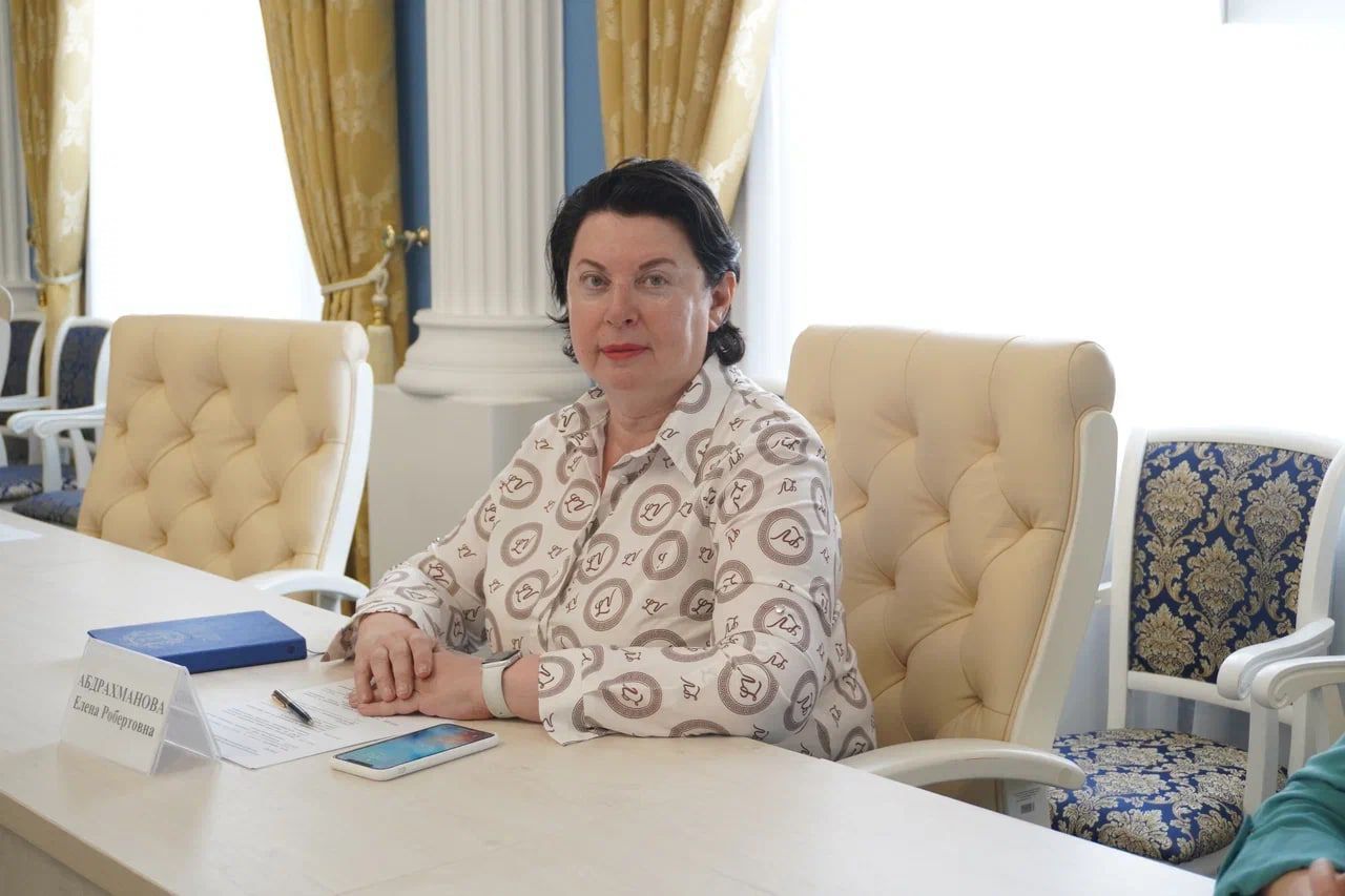 Поздравляем с днём рождения Абдрахманову Елену Робертовну!