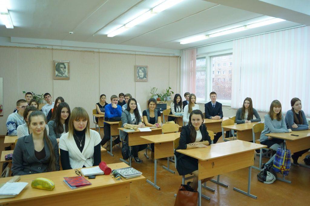 Школьникам — о конституционализме