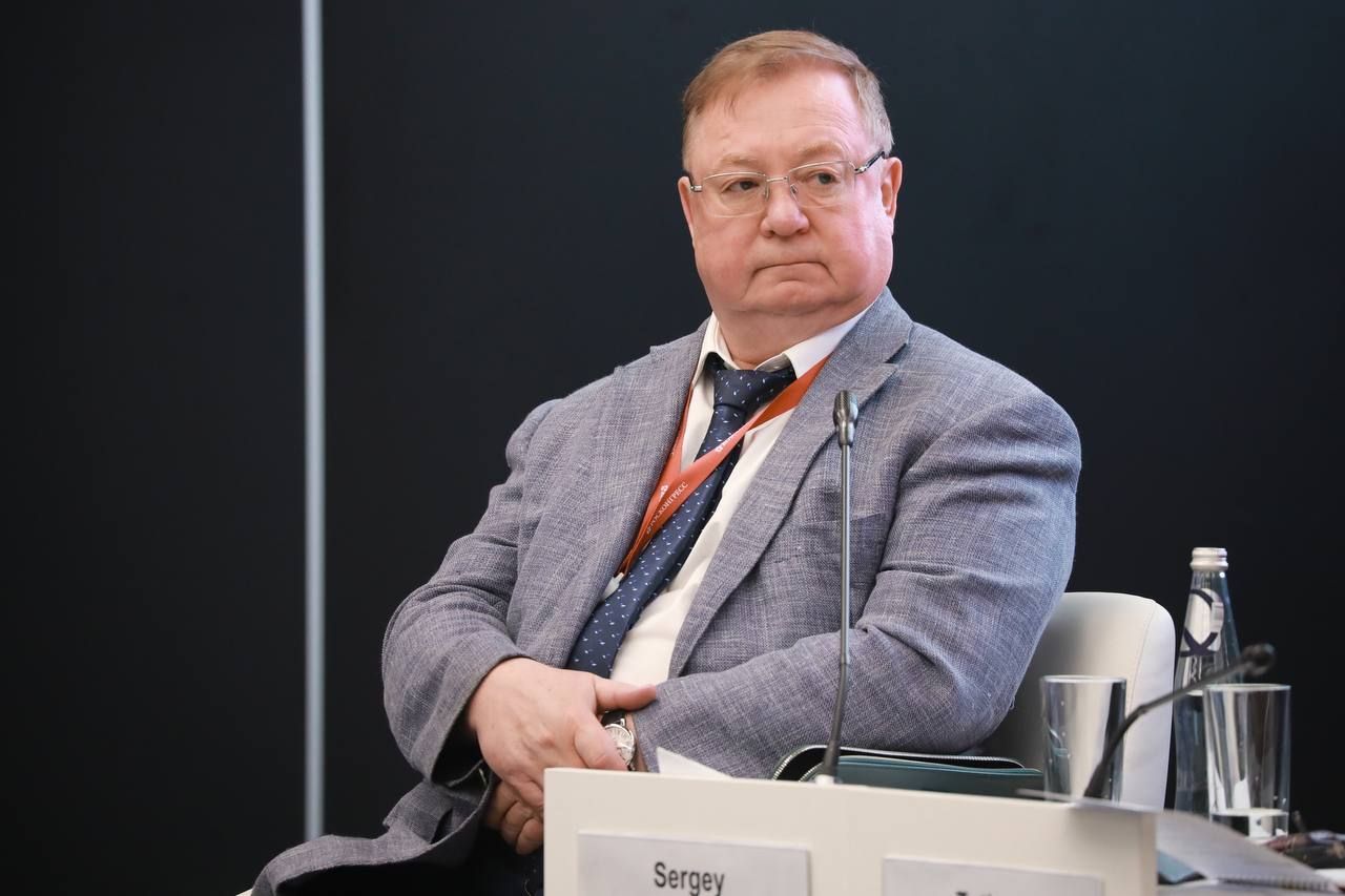 Своих не бросаем! На ПМЮФ-2022 обсудили защиту прав соотечественников за рубежом Своих не бросаем! На ПМЮФ-2022 обсудили защиту прав соотечественников за рубежом