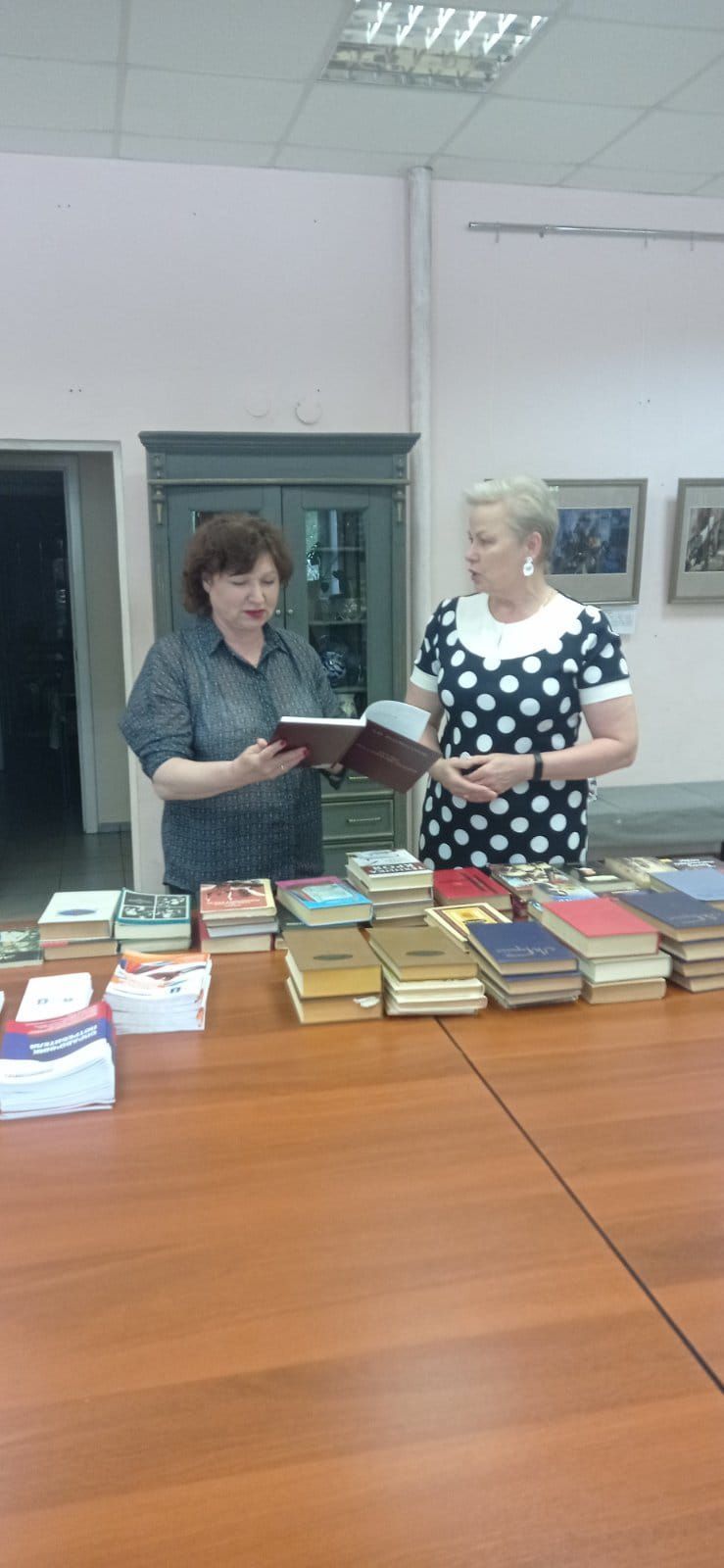 Ульяновские юристы передали книги библиотеке имени Сергея Владимировича Михалкова
