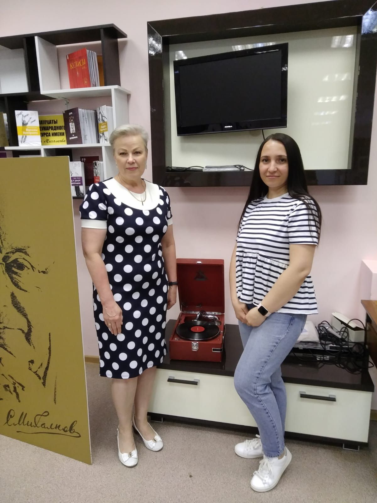 Ульяновские юристы передали книги библиотеке имени Сергея Владимировича Михалкова Ульяновские юристы передали книги библиотеке имени Сергея Владимировича Михалкова