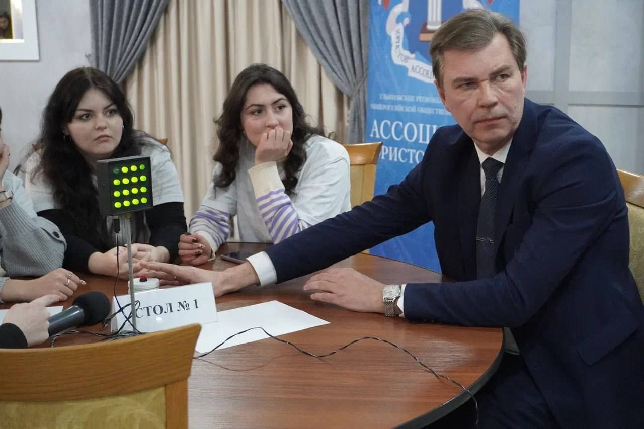 Ульяновские юристы сразились в игре «Что? Где? Когда?»