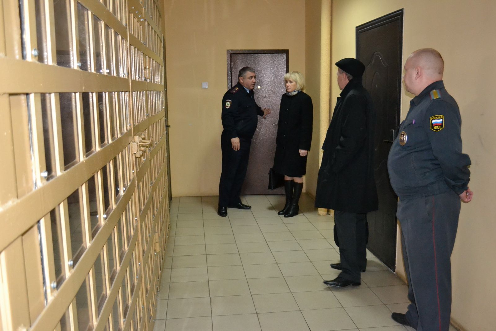 Уполномоченный по правам человека в Ульяновской области Людмила Крутилина совместно с председателем общественного совета при УМВД России по городу Ульяновску Александром Красновым посетили ряд спец.учреждений УМВД России. Уполномоченный по правам человека в Ульяновской области Людмила Крутилина совместно с председателем общественного совета при УМВД России по городу Ульяновску Александром Красновым посетили ряд спец.учреждений УМВД России.