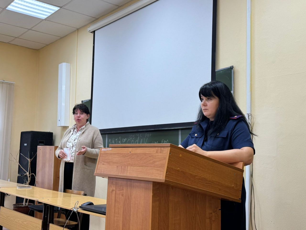 В память о бесланских ангелах: в Ульяновске возложили цветы к памятнику Герою России Дмитрию Разумовскому