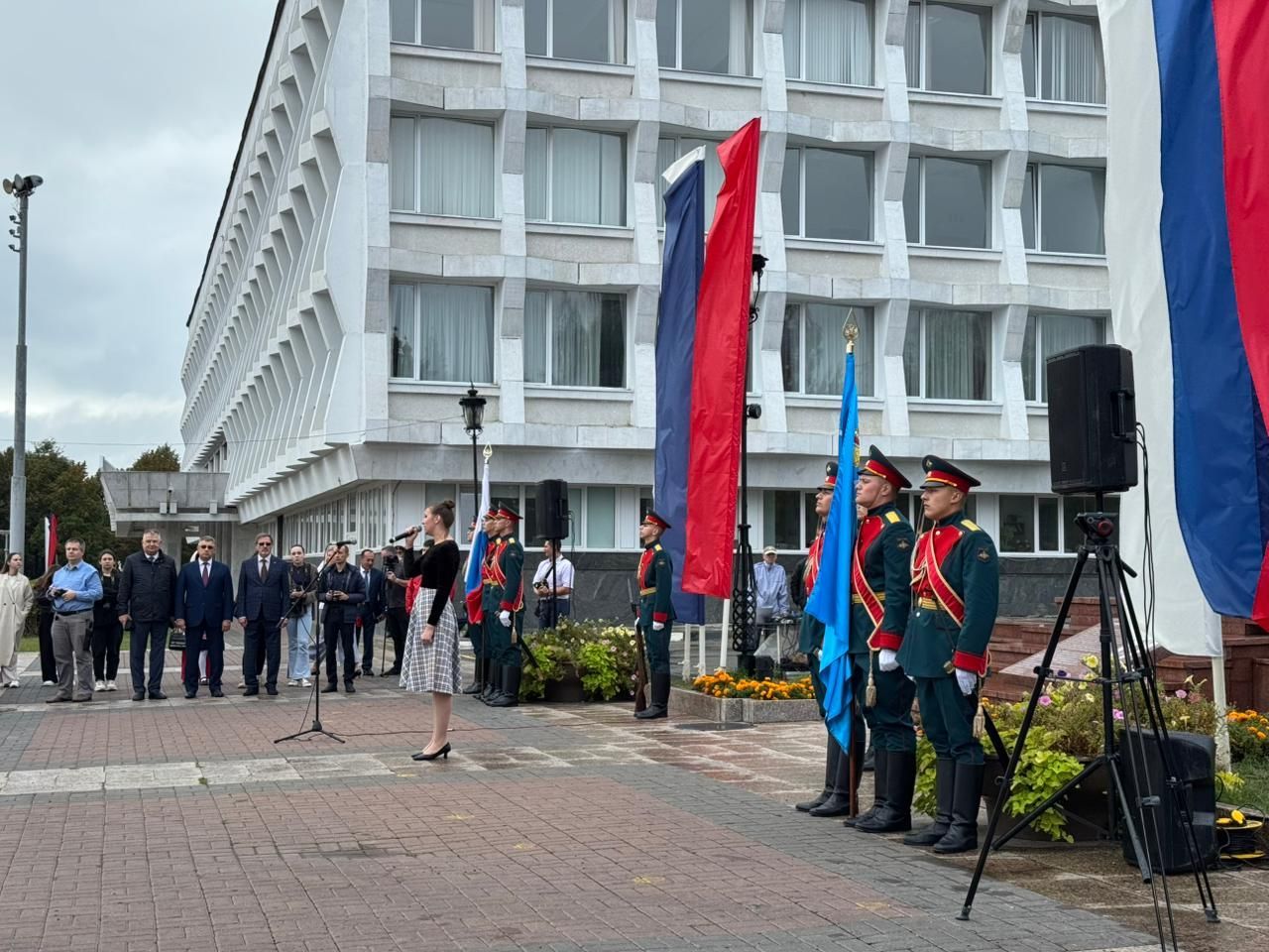 В память о бесланских ангелах: в Ульяновске возложили цветы к памятнику Герою России Дмитрию Разумовскому