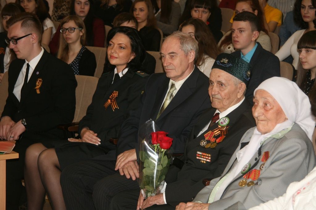 В Ульяновске прошел праздничный концерт, посвященный 70-летию Победы «Память сильнее времени» В Ульяновске прошел праздничный концерт, посвященный 70-летию Победы «Память сильнее времени»